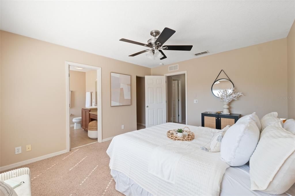 En Venta: $215,000 (2 camas, 2 baños, 1386 Pies cuadrados)