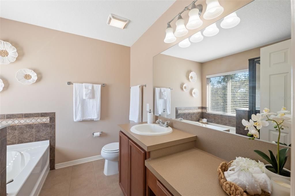 En Venta: $215,000 (2 camas, 2 baños, 1386 Pies cuadrados)