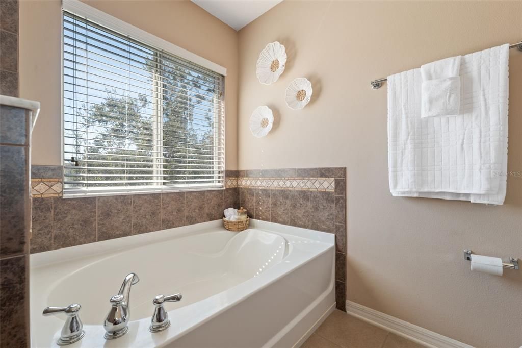 En Venta: $215,000 (2 camas, 2 baños, 1386 Pies cuadrados)