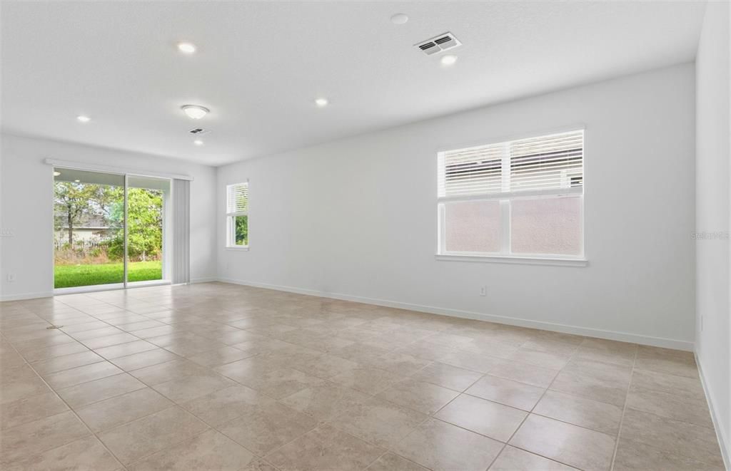 Activo con contrato: $364,330 (4 camas, 3 baños, 2262 Pies cuadrados)
