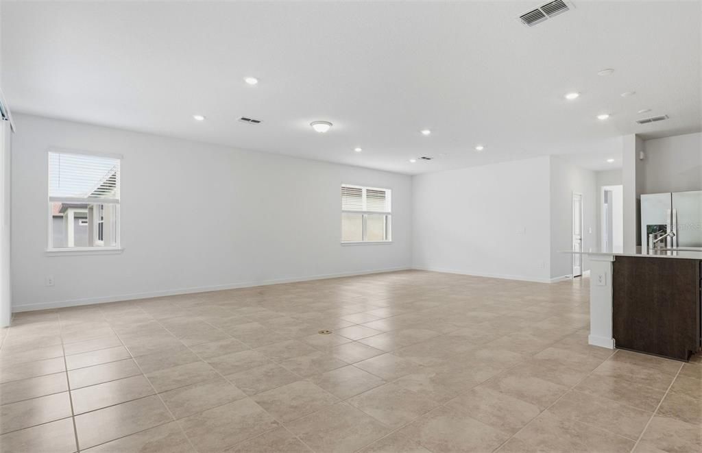 Activo con contrato: $364,330 (4 camas, 3 baños, 2262 Pies cuadrados)