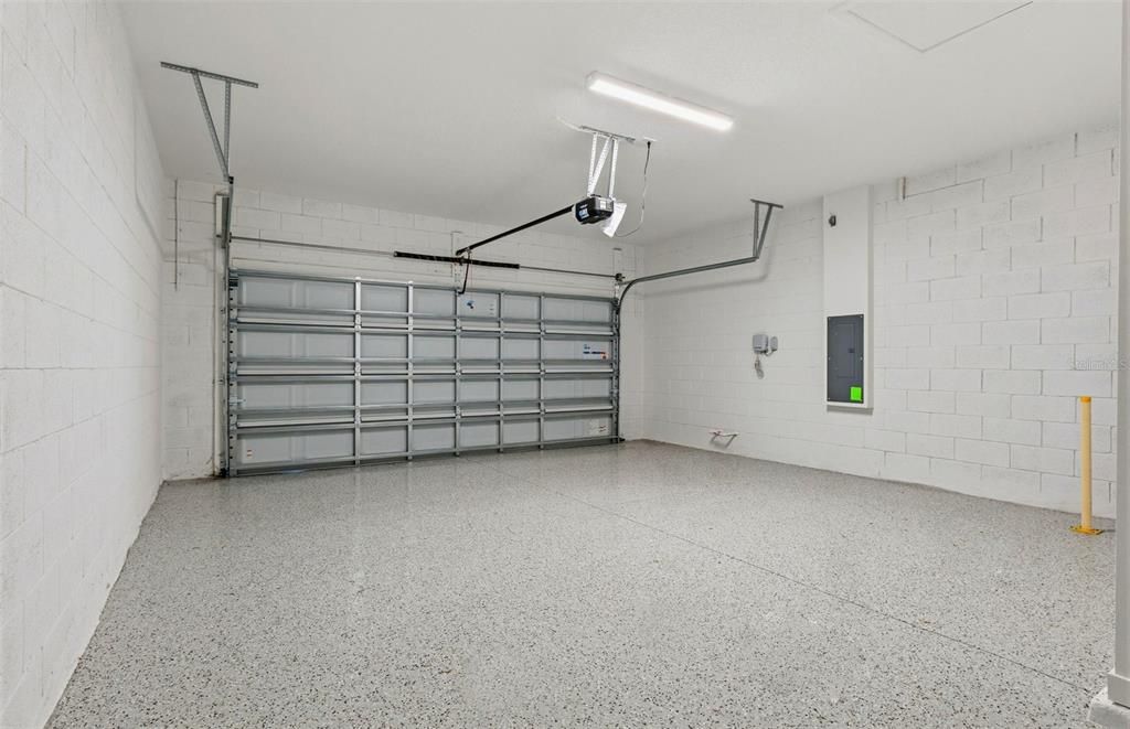 Activo con contrato: $364,330 (4 camas, 3 baños, 2262 Pies cuadrados)