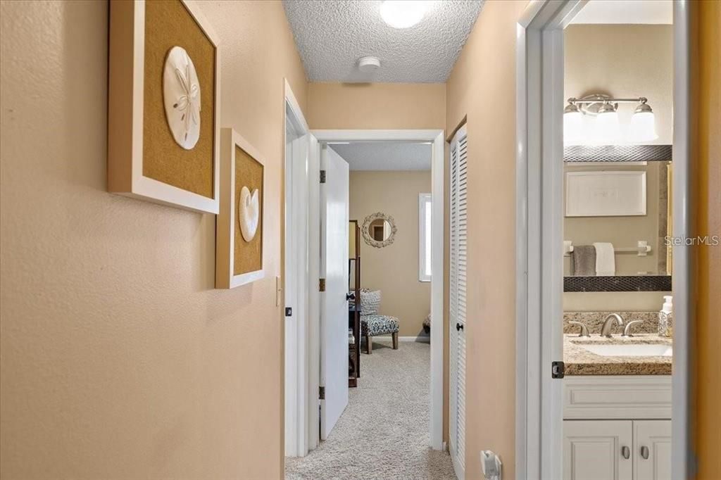 На продажу: $262,500 (2 спален, 2 ванн, 1235 Квадратных фут)