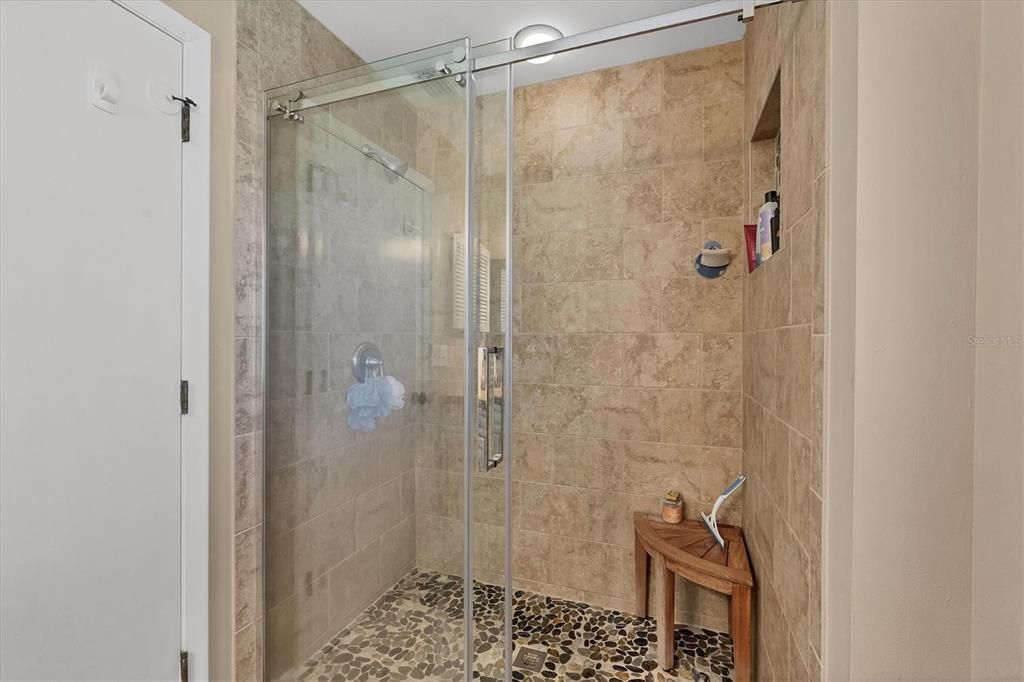 На продажу: $262,500 (2 спален, 2 ванн, 1235 Квадратных фут)