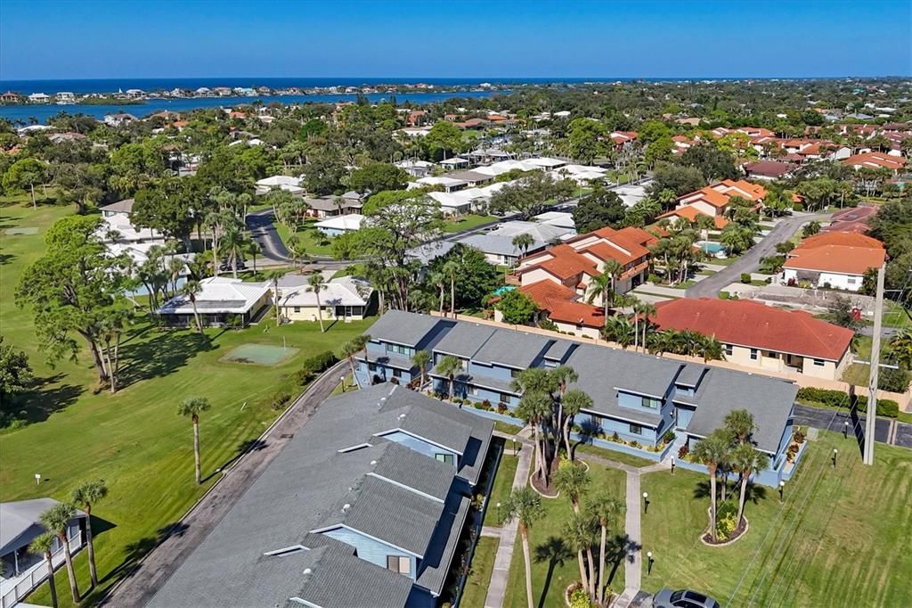 На продажу: $262,500 (2 спален, 2 ванн, 1235 Квадратных фут)