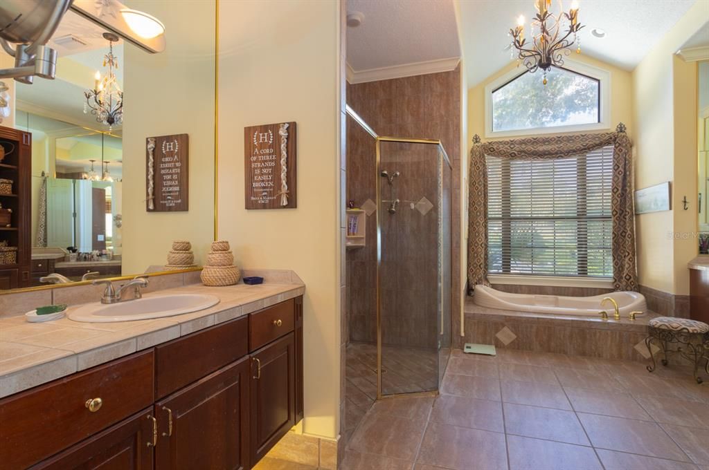 For Sale: $999,900 (4 beds, 4 baths, 3692 Square Feet)