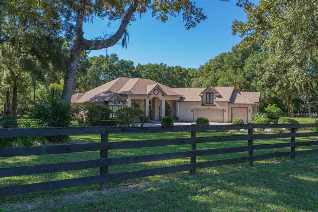 For Sale: $999,900 (4 beds, 4 baths, 3692 Square Feet)