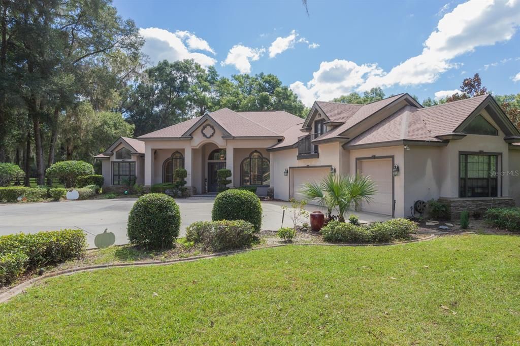 For Sale: $999,900 (4 beds, 4 baths, 3692 Square Feet)