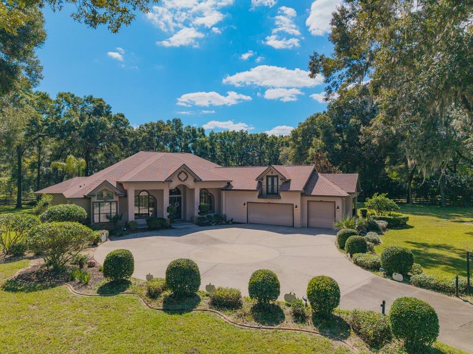 For Sale: $999,900 (4 beds, 4 baths, 3692 Square Feet)