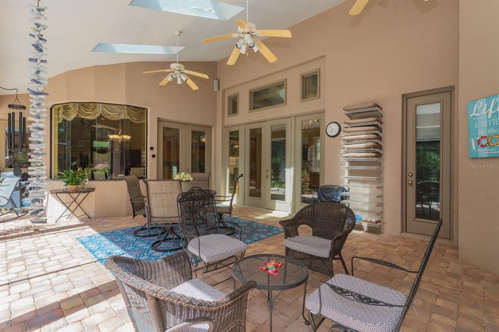 For Sale: $999,900 (4 beds, 4 baths, 3692 Square Feet)