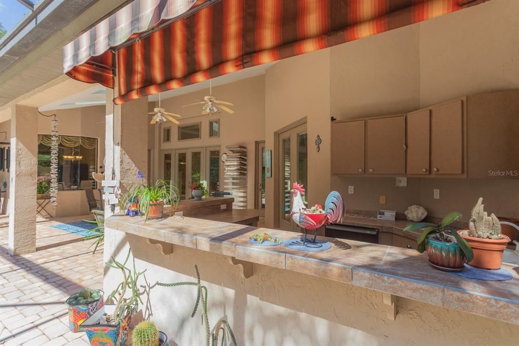 For Sale: $999,900 (4 beds, 4 baths, 3692 Square Feet)