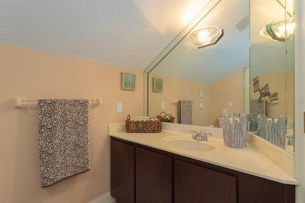 For Sale: $999,900 (4 beds, 4 baths, 3692 Square Feet)