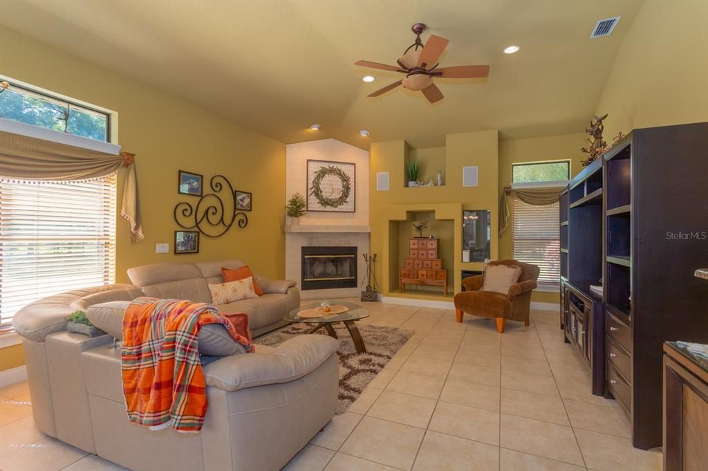 For Sale: $999,900 (4 beds, 4 baths, 3692 Square Feet)