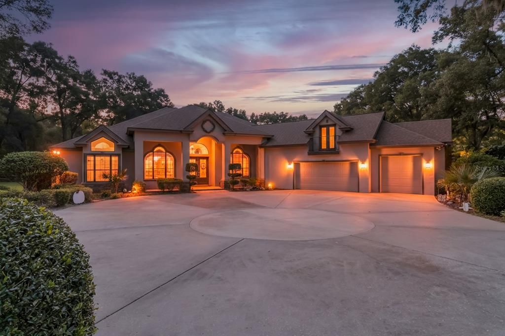 For Sale: $999,900 (4 beds, 4 baths, 3692 Square Feet)