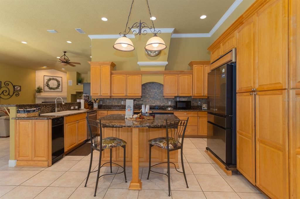 For Sale: $999,900 (4 beds, 4 baths, 3692 Square Feet)