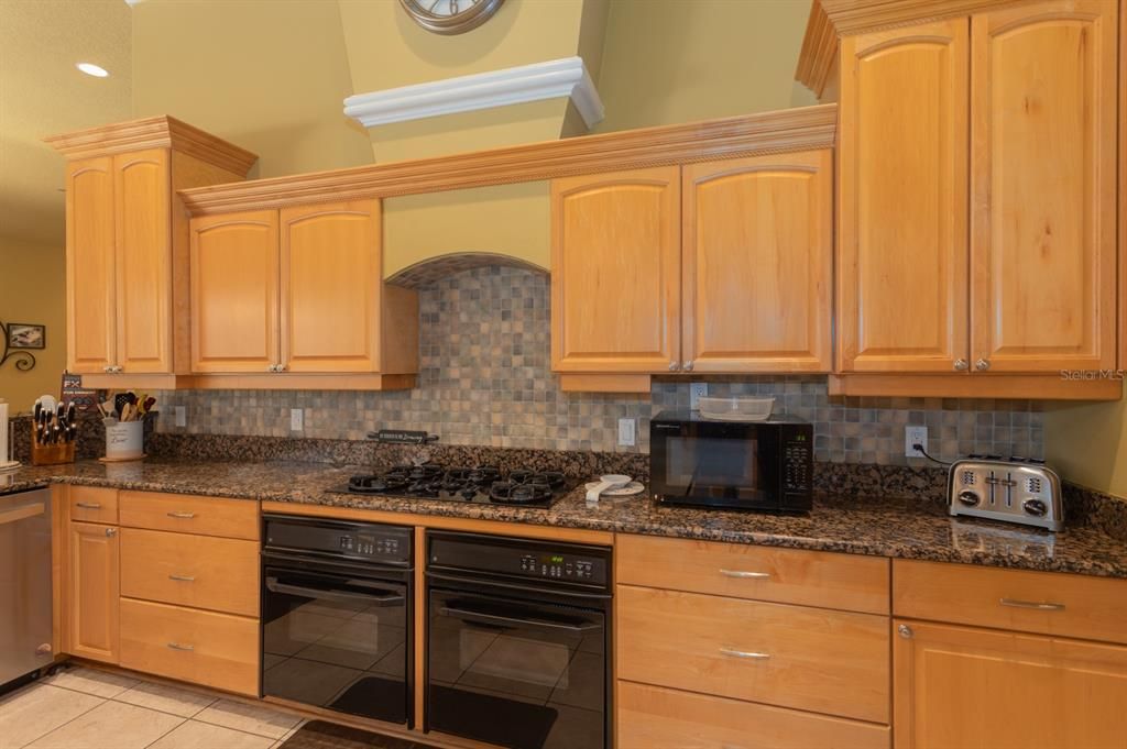 For Sale: $999,900 (4 beds, 4 baths, 3692 Square Feet)