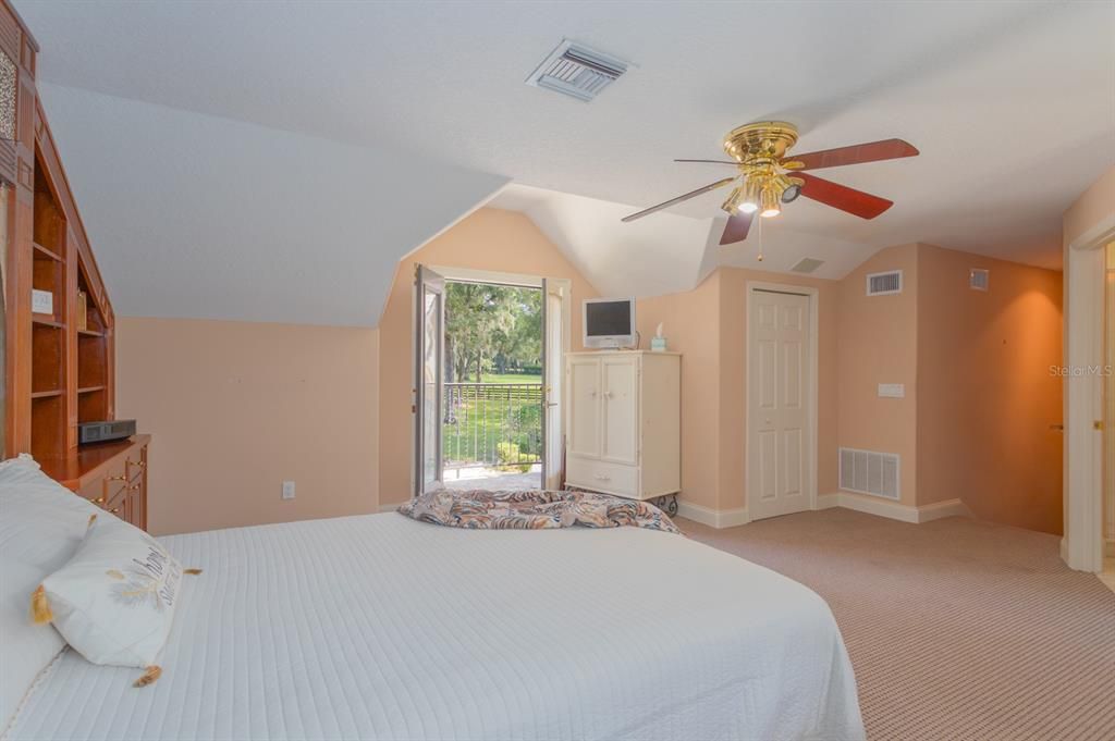 For Sale: $999,900 (4 beds, 4 baths, 3692 Square Feet)