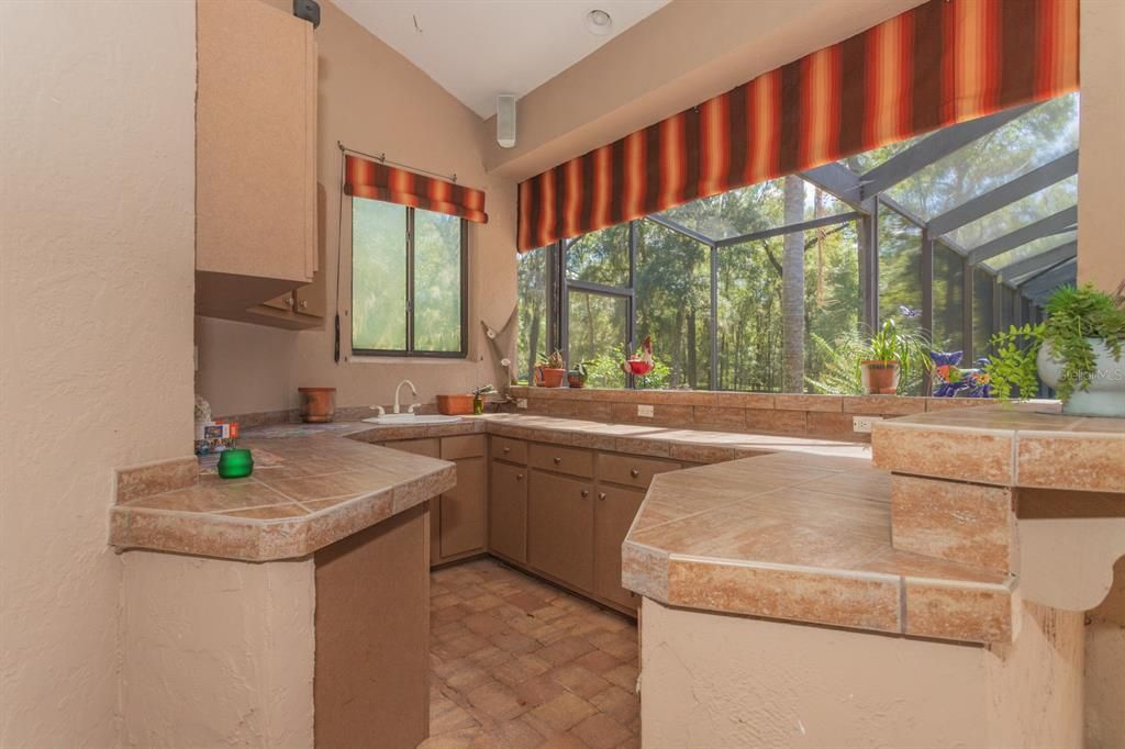 For Sale: $999,900 (4 beds, 4 baths, 3692 Square Feet)