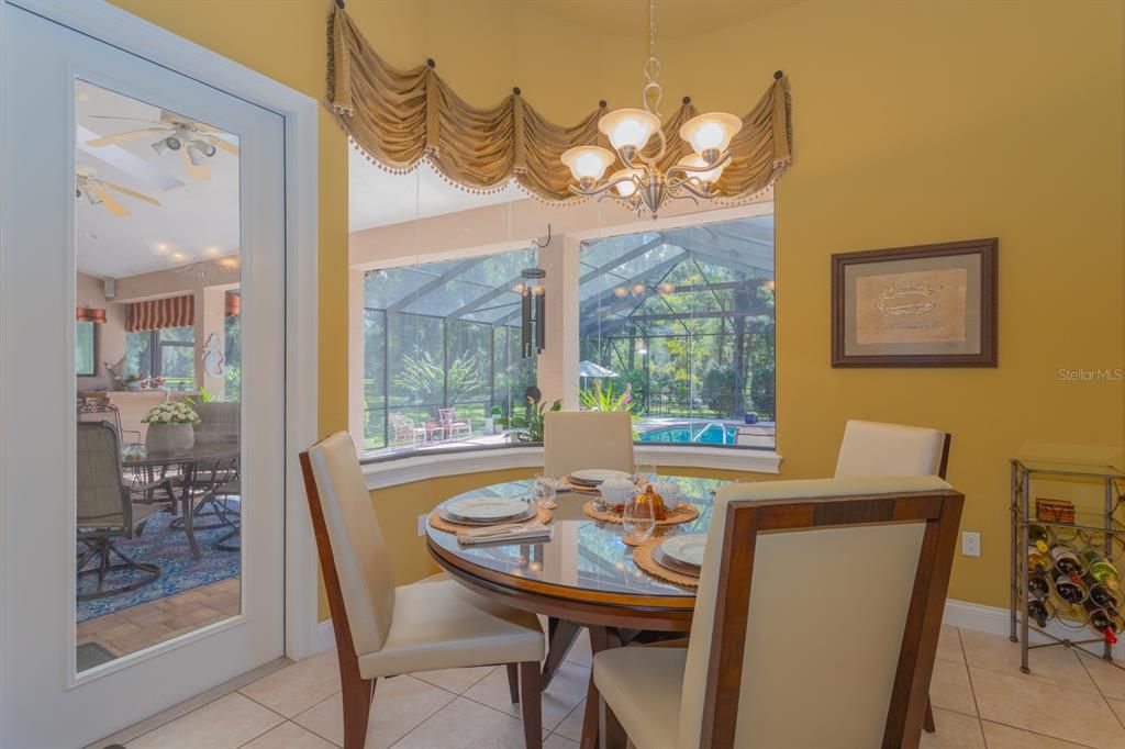 For Sale: $999,900 (4 beds, 4 baths, 3692 Square Feet)