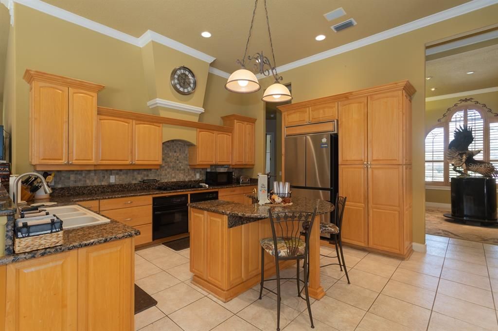 For Sale: $999,900 (4 beds, 4 baths, 3692 Square Feet)