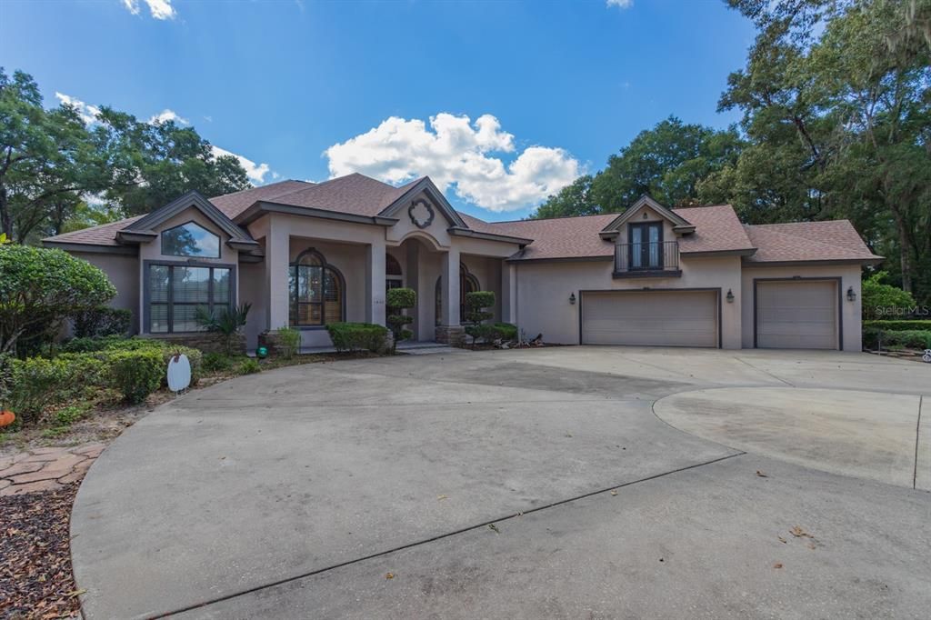 For Sale: $999,900 (4 beds, 4 baths, 3692 Square Feet)