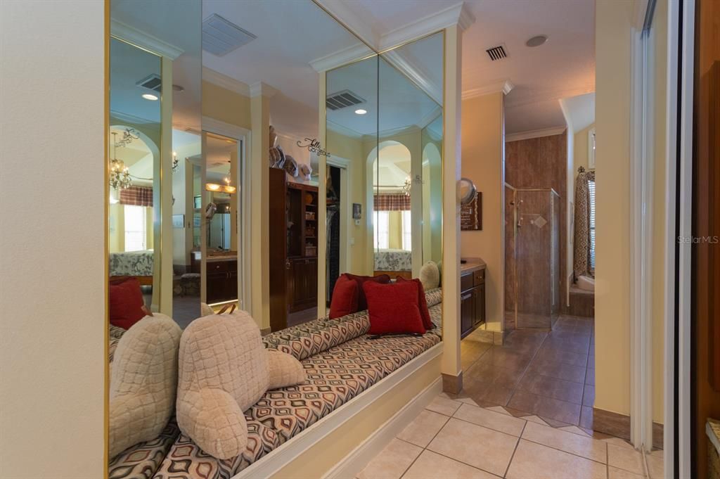 For Sale: $999,900 (4 beds, 4 baths, 3692 Square Feet)