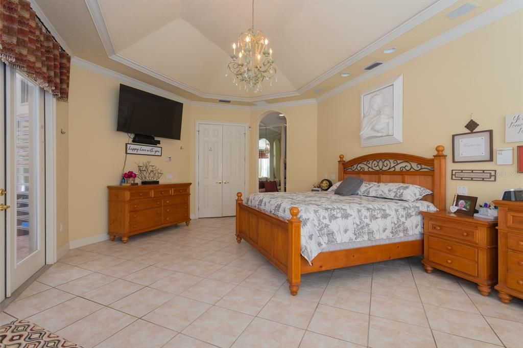 For Sale: $999,900 (4 beds, 4 baths, 3692 Square Feet)