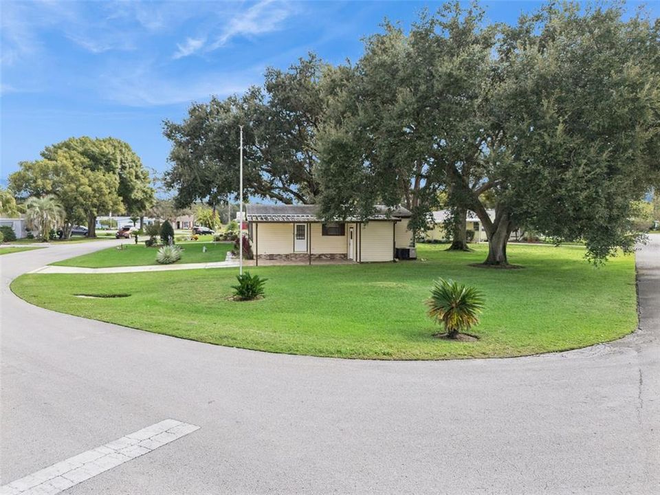 Active With Contract: $145,000 (2 beds, 2 baths, 936 Square Feet)