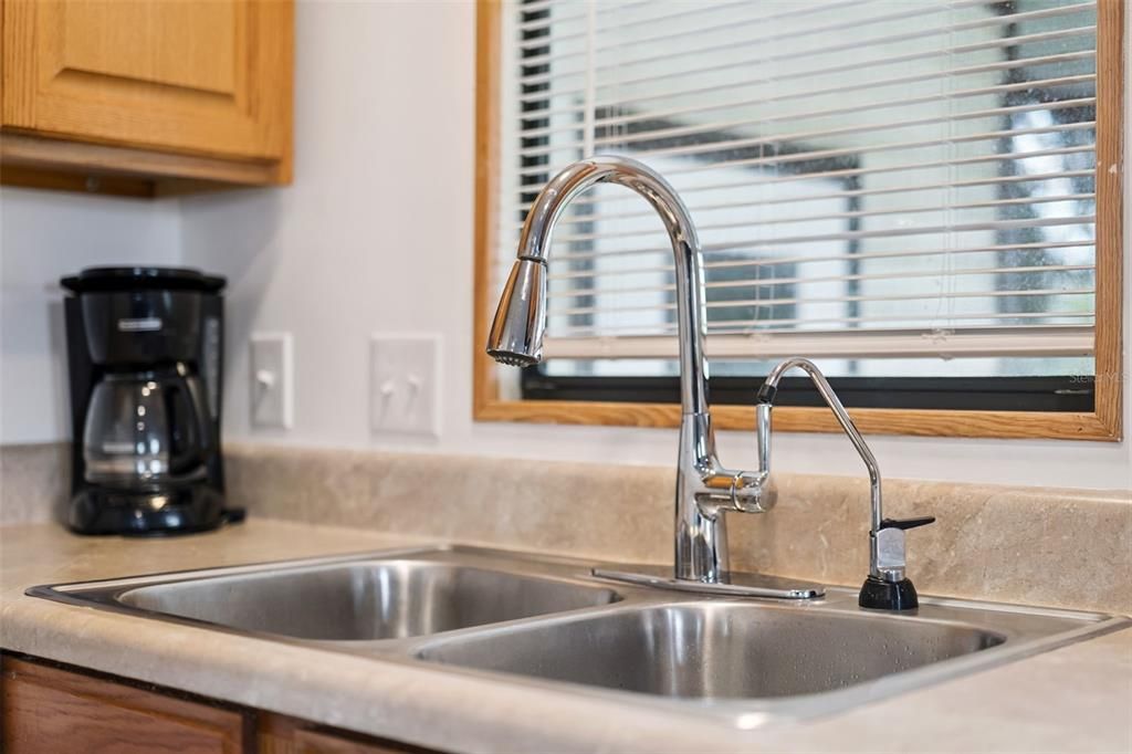 Active With Contract: $145,000 (2 beds, 2 baths, 936 Square Feet)