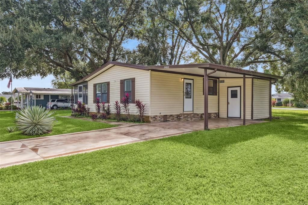 Active With Contract: $145,000 (2 beds, 2 baths, 936 Square Feet)