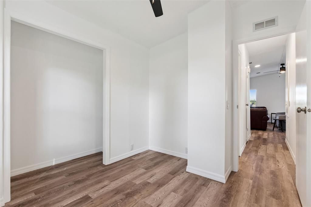 Active With Contract: $145,000 (2 beds, 2 baths, 936 Square Feet)