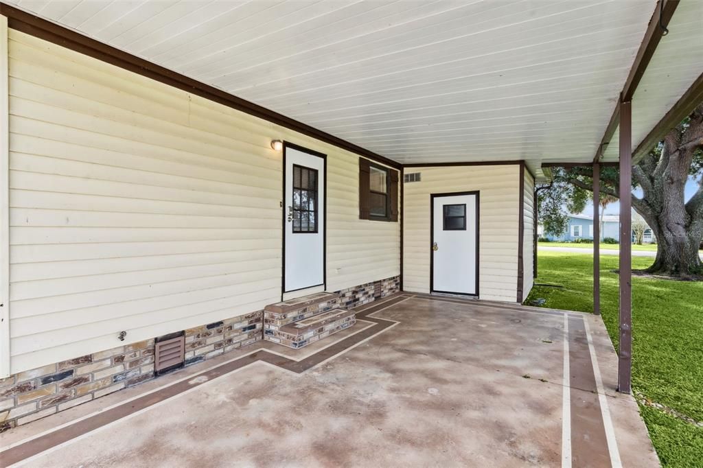 Active With Contract: $145,000 (2 beds, 2 baths, 936 Square Feet)