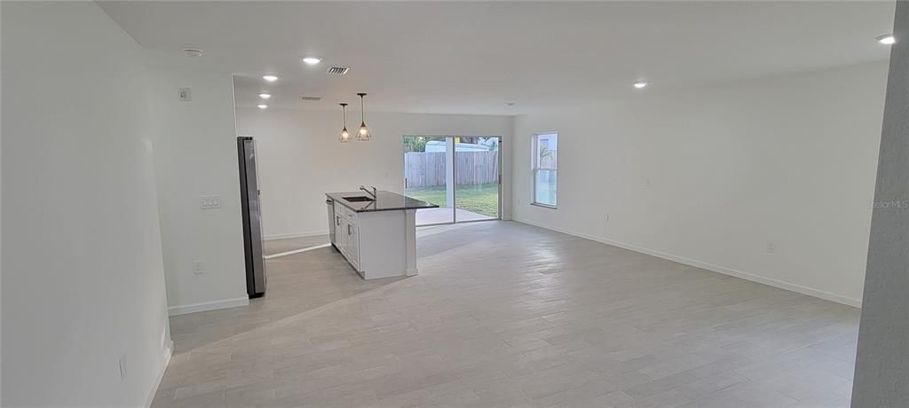 For Rent: $2,200 (4 beds, 2 baths, 1800 Square Feet)