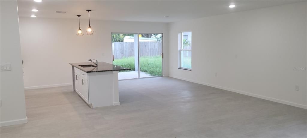 For Rent: $2,200 (4 beds, 2 baths, 1800 Square Feet)