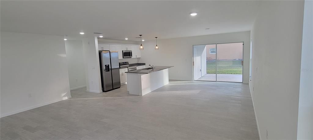 For Rent: $2,200 (4 beds, 2 baths, 1800 Square Feet)