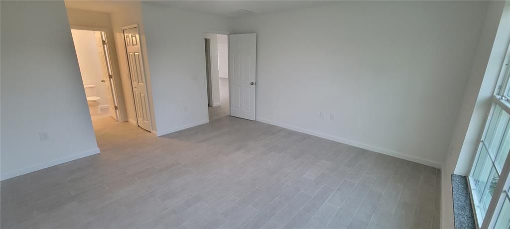 For Rent: $2,200 (4 beds, 2 baths, 1800 Square Feet)