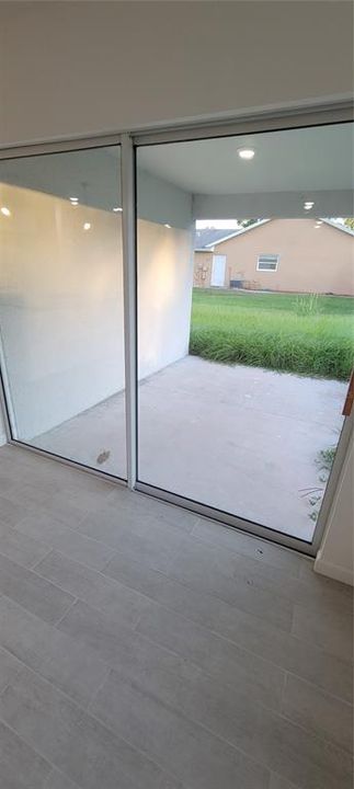 For Rent: $2,200 (4 beds, 2 baths, 1800 Square Feet)