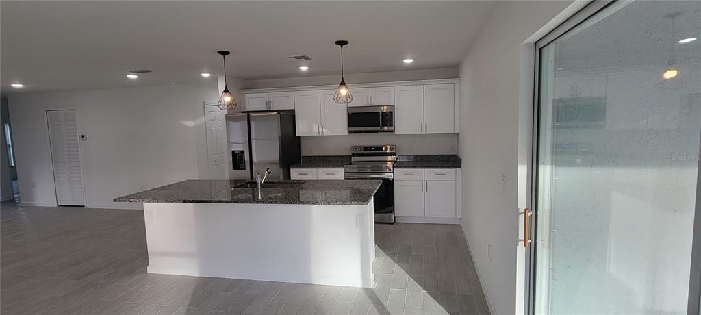 For Rent: $2,200 (4 beds, 2 baths, 1800 Square Feet)