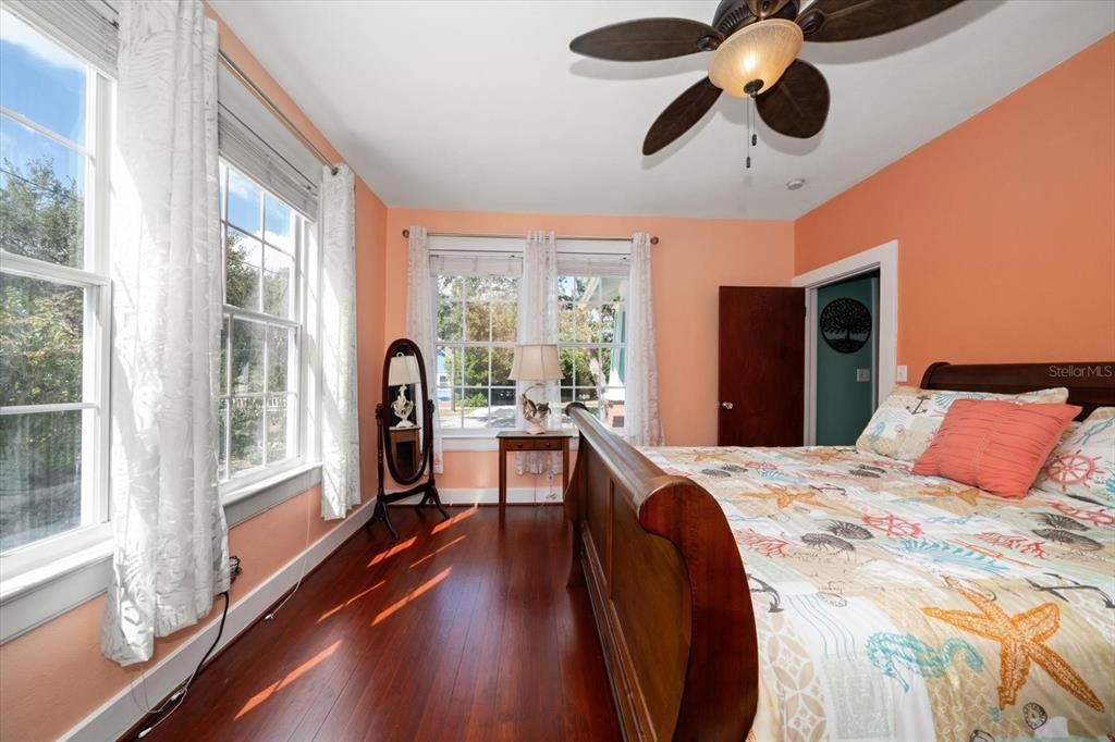 На продажу: $525,000 (2 спален, 1 ванн, 1344 Квадратных фут)