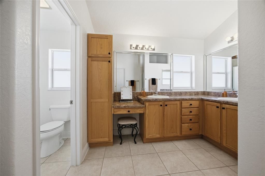 En Venta: $599,900 (3 camas, 2 baños, 2021 Pies cuadrados)