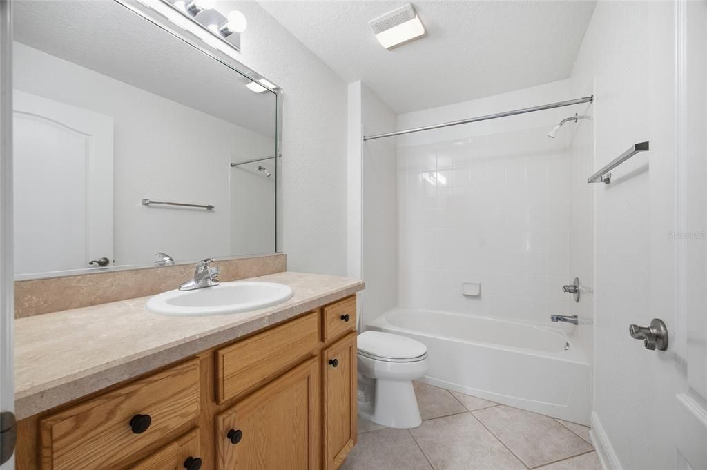 En Venta: $599,900 (3 camas, 2 baños, 2021 Pies cuadrados)