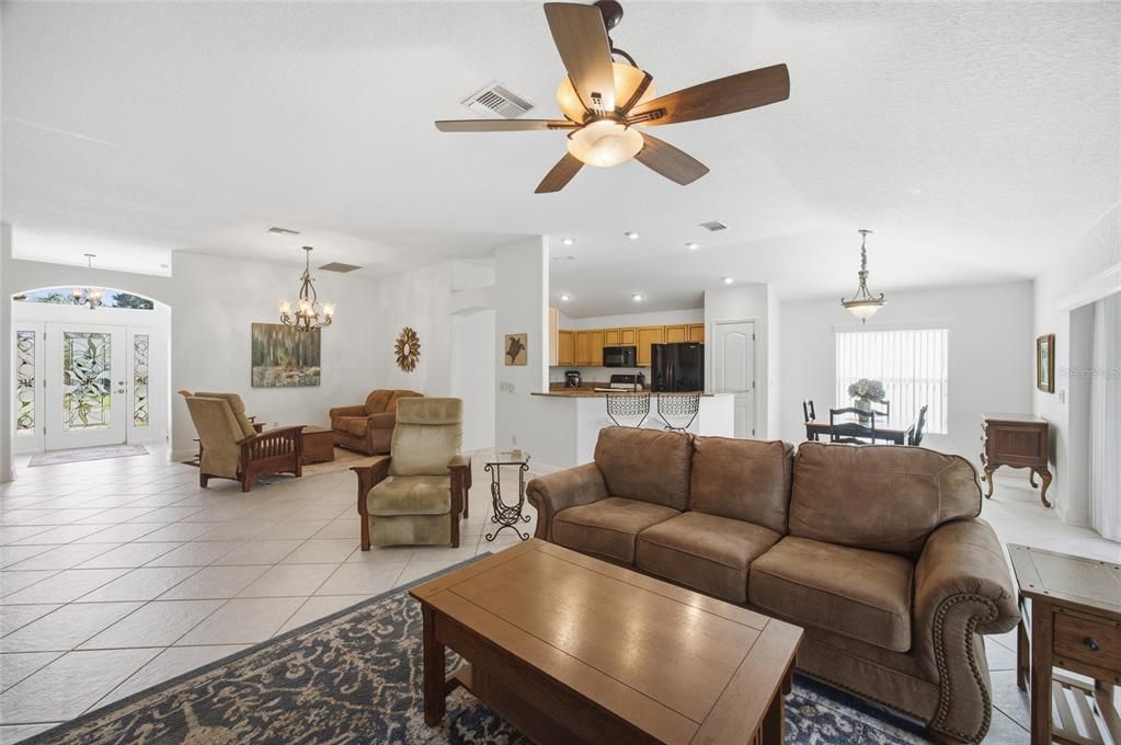 En Venta: $599,900 (3 camas, 2 baños, 2021 Pies cuadrados)