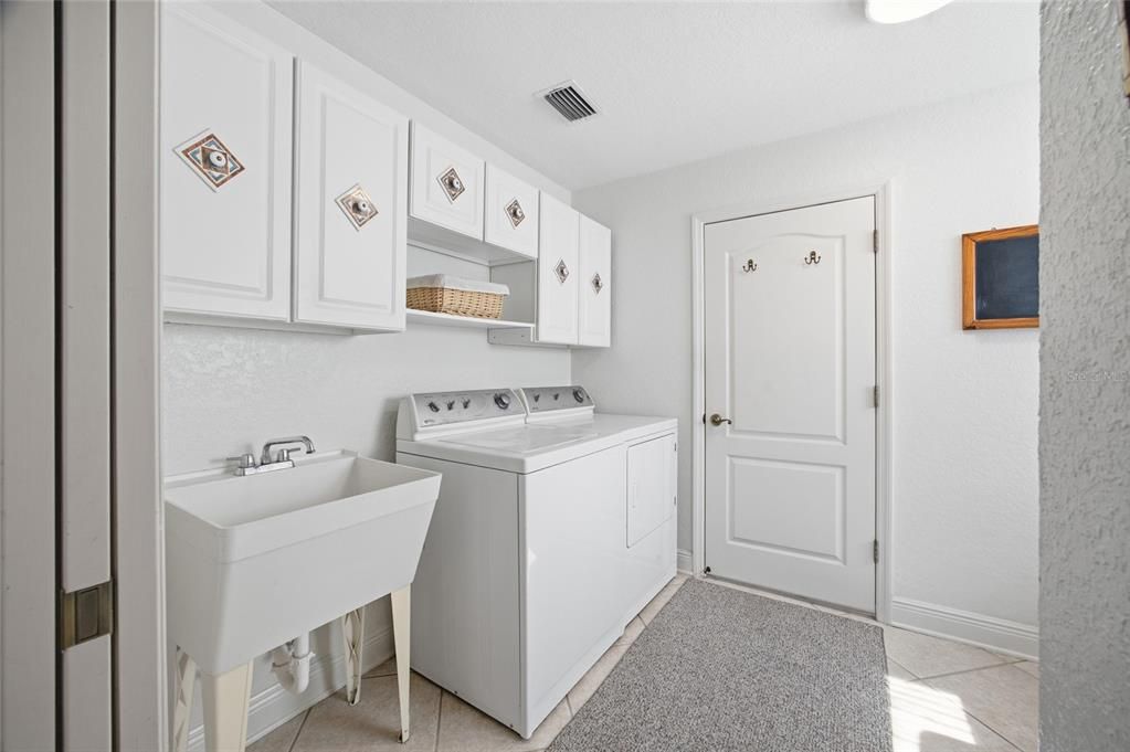 En Venta: $599,900 (3 camas, 2 baños, 2021 Pies cuadrados)