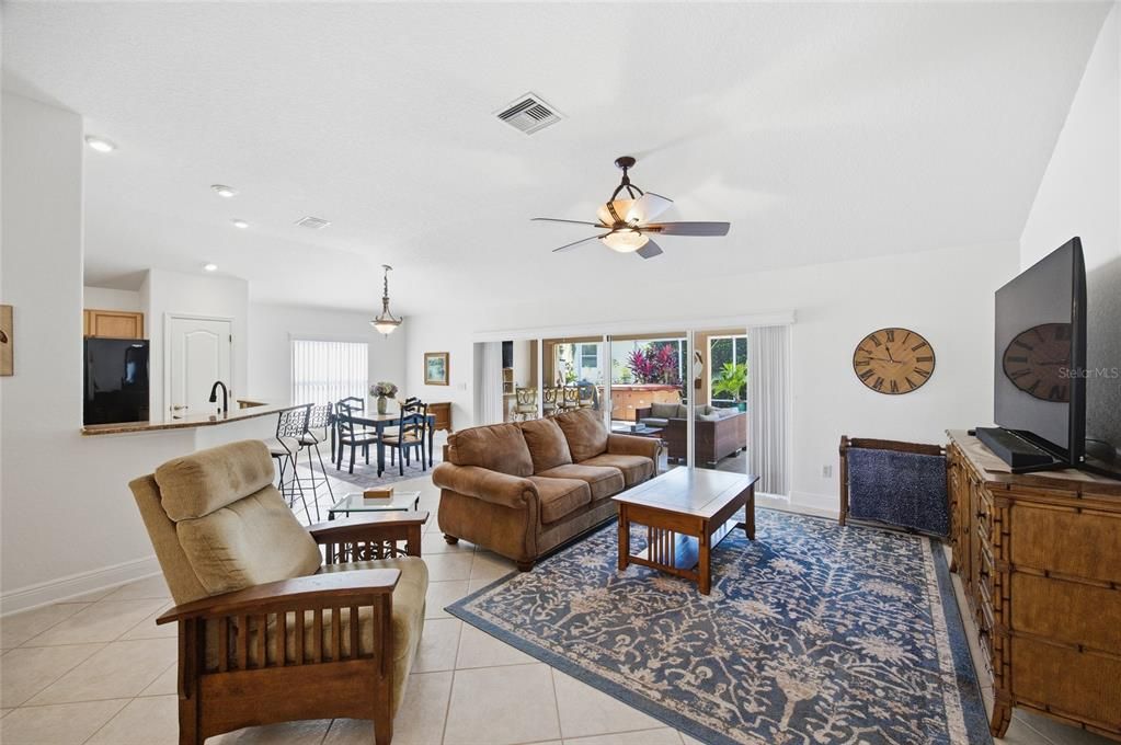 En Venta: $599,900 (3 camas, 2 baños, 2021 Pies cuadrados)