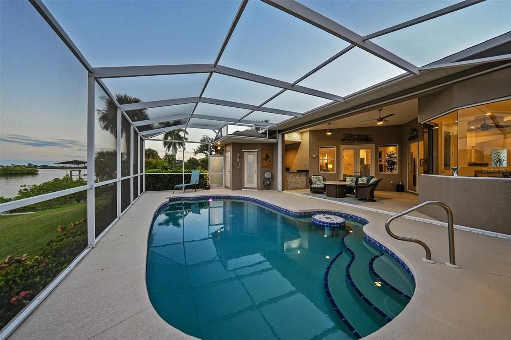 For Sale: $750,000 (3 beds, 2 baths, 2824 Square Feet)