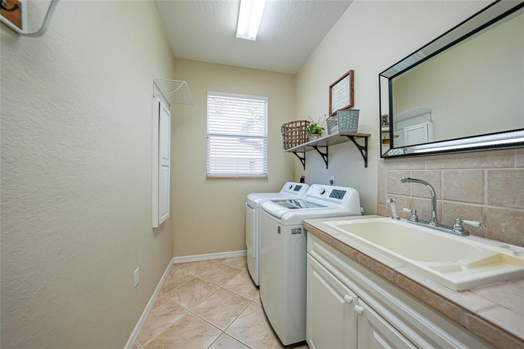 For Sale: $750,000 (3 beds, 2 baths, 2824 Square Feet)