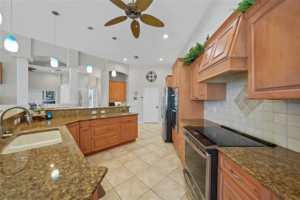 For Sale: $750,000 (3 beds, 2 baths, 2824 Square Feet)