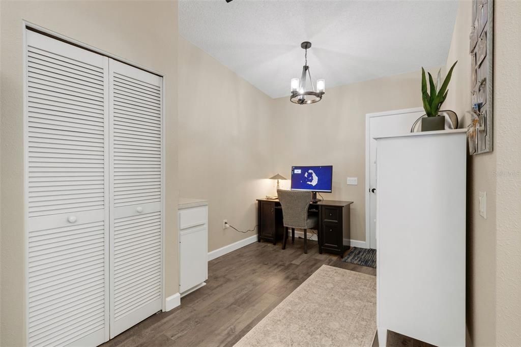 Active With Contract: $325,000 (2 beds, 2 baths, 1531 Square Feet)