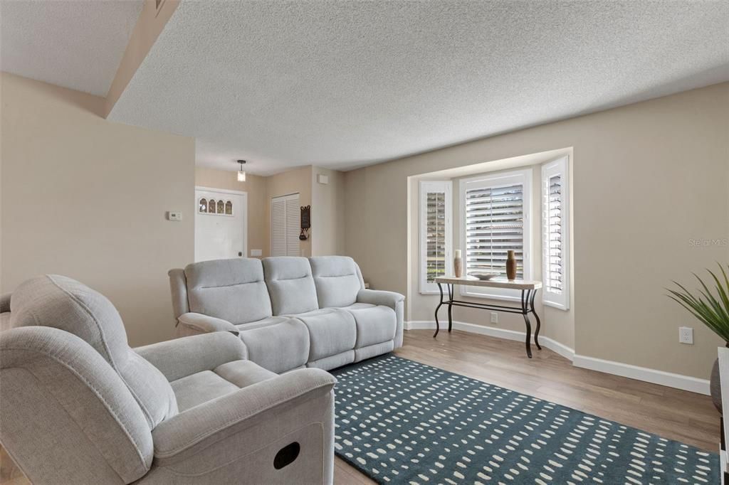 Active With Contract: $325,000 (2 beds, 2 baths, 1531 Square Feet)