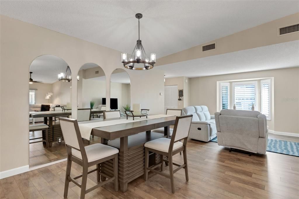 Active With Contract: $325,000 (2 beds, 2 baths, 1531 Square Feet)